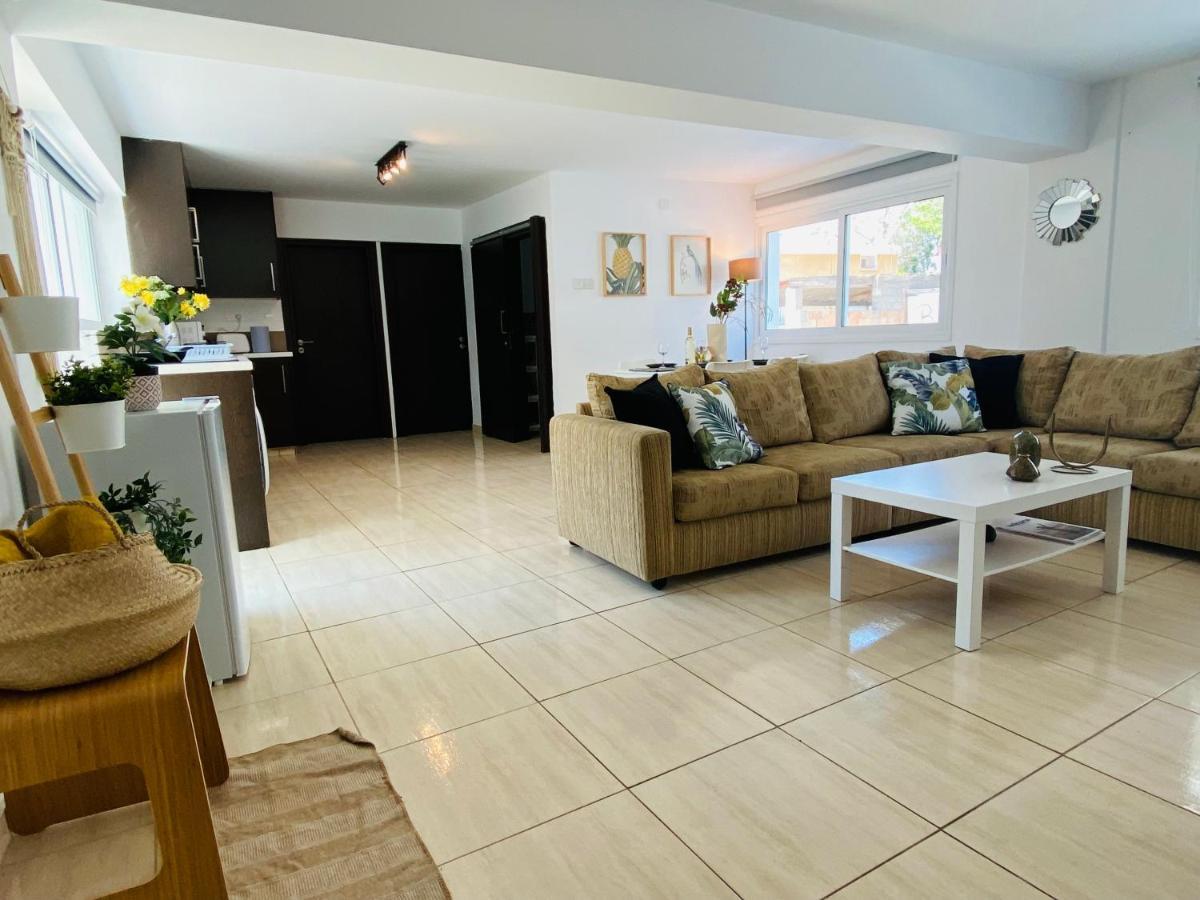 Serena'S 2-Br Apartment In ลาร์นาคา ภายนอก รูปภาพ