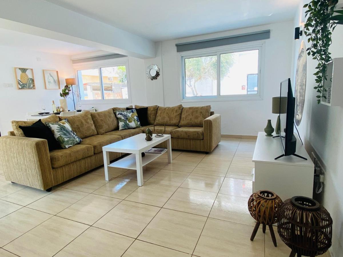 Serena'S 2-Br Apartment In ลาร์นาคา ภายนอก รูปภาพ